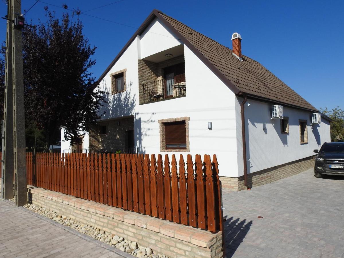Kukorica Csarda Apartman 2 Balatonujlak Экстерьер фото